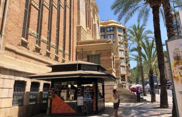Segunda oportunidad para el quiosco de turrones del Mercado: un 'duelo' entre artesanos