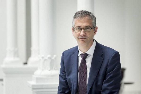 El gobernador del Banco de España defiende mantener la restricción de dividendos en la banca