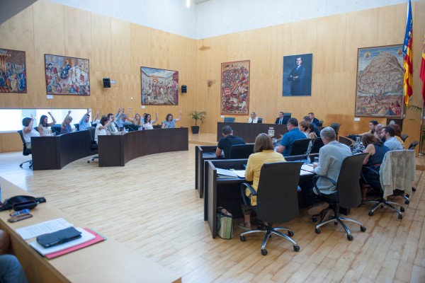 Los concejales y asesores del Ayuntamiento de Benidorm congelan su sueldo para el 2021