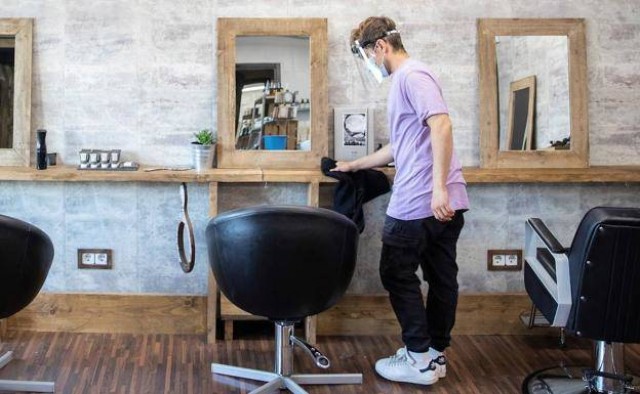Las peluquerías, en servicios mínimos ante la segunda ola: 