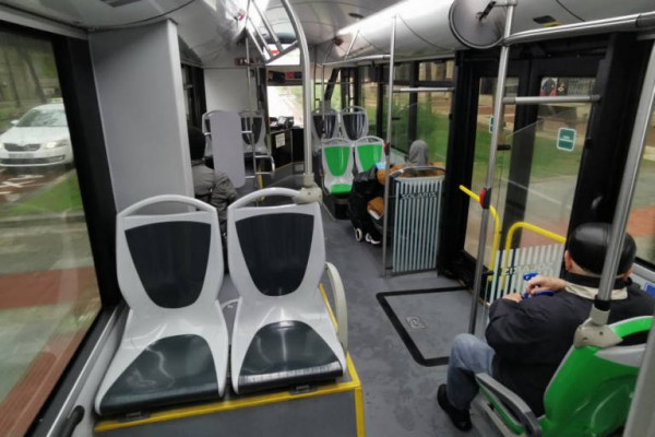 'Se ruega silencio': Movilidad recomienda no hablar en el transporte público para evitar contagios