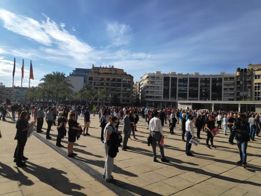 El 35% de los negocios de Benidorm cierran para secundar la protesta contra las medidas del Gobierno