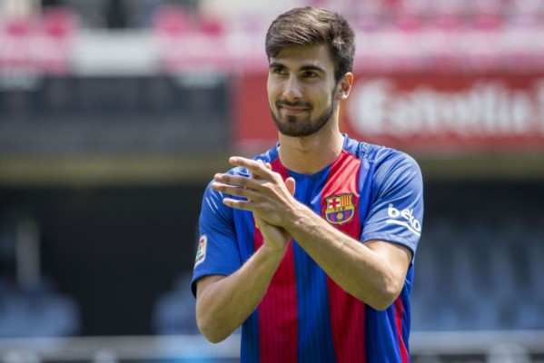 Un millón de euros para el Valencia CF si el FC Barcelona gana la Liga
