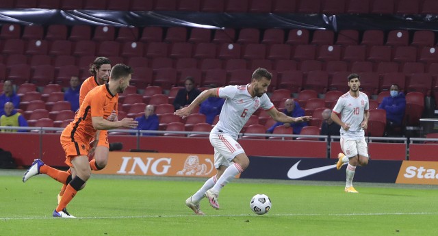 España empata con Holanda con gol de Canales
