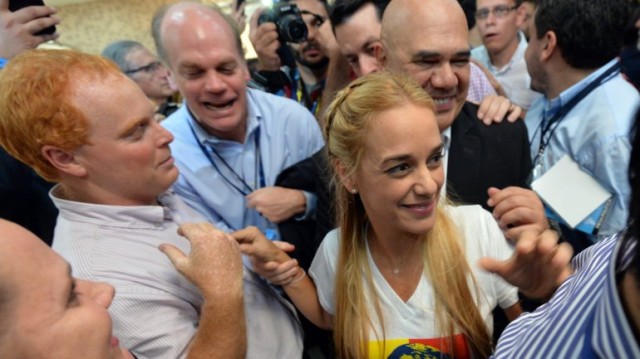 La oposición venezolana gana al chavismo y se hace con el control con 99 diputados
