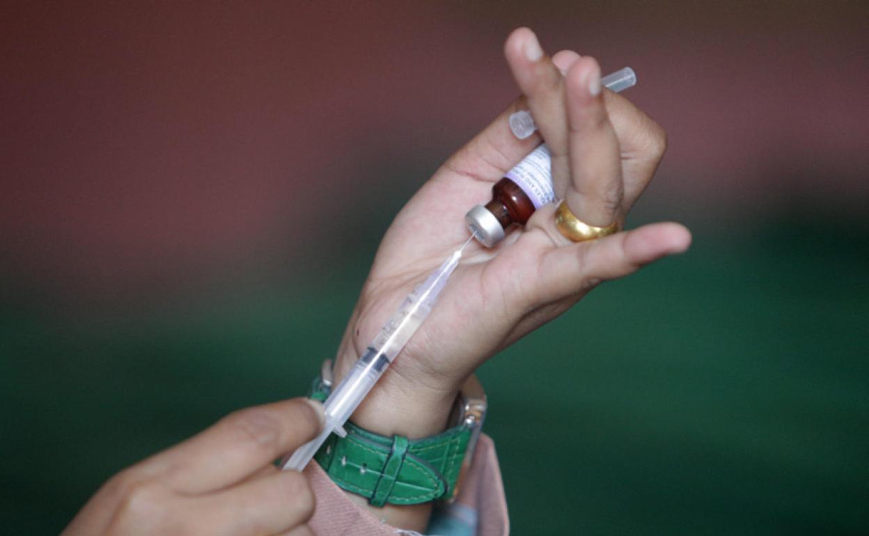 Bruselas anuncia que la vacuna de Pfizer estará disponible a finales de año o primeros de 2021 