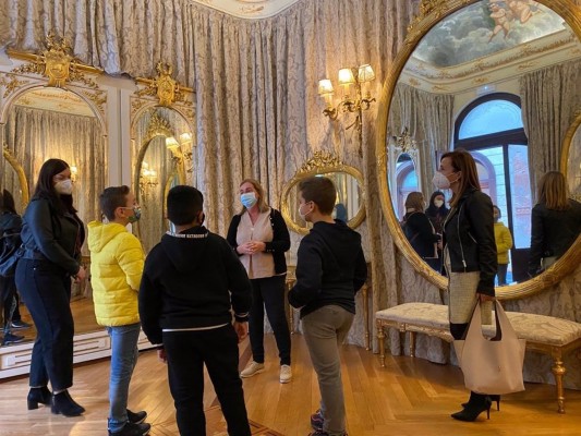 Una clase de historia en el Real Casino de Murcia: arranca 'Mi ciudad enseña' 