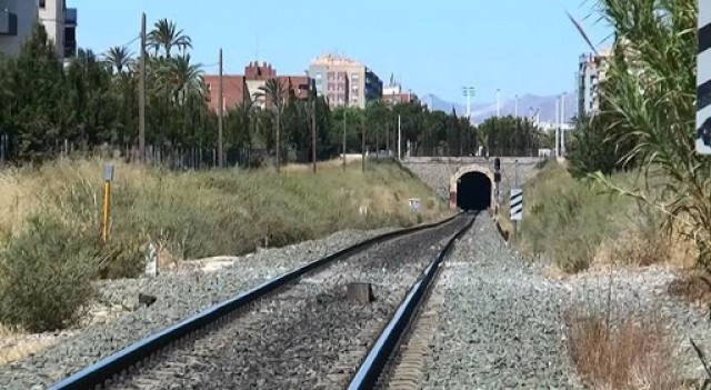 Elche desbloquea la pasarela sobre las vías del tren en Altabix: lo diseñará la firma que hizo el Bimil·lenari