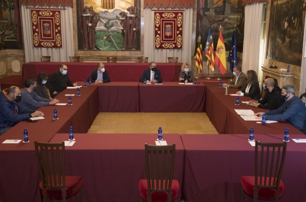 La Diputación busca fórmulas para posibles ayudas para los sectores que más sufren por la pandemia