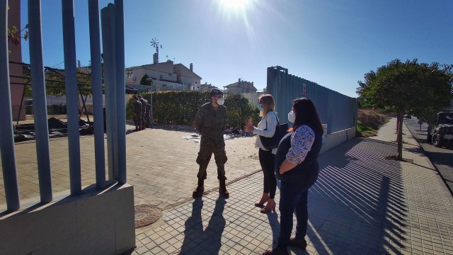 Una unidad especializada del Ejército de Tierra  desinfecta la residencia La Molineta de Petrer