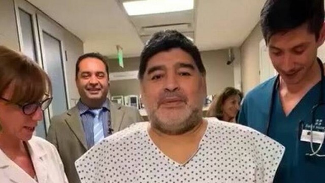 Médico de Maradona dice que están evaluando darle el alta clínica

