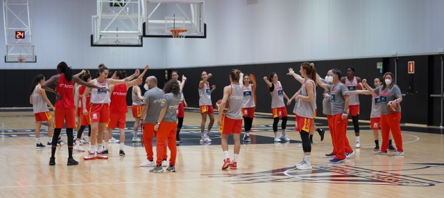 La selección femenina de basket reanuda el trabajo nueve meses después en modo burbuja
