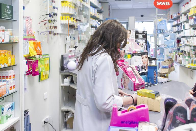 Esquerra Unida propone hacer test en las 2.357 farmacias de la Comunitat