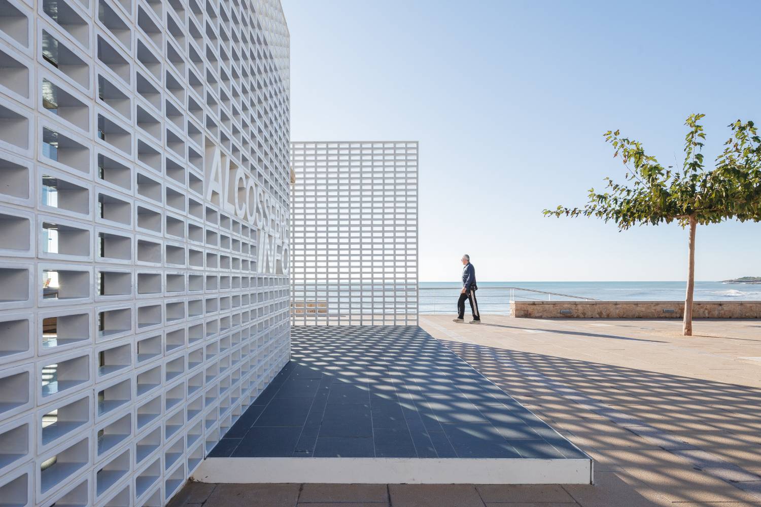 'Paseo Marítimo y Oficina de Información Turística', Alcossebre. Foto: Joan Guillamat - 