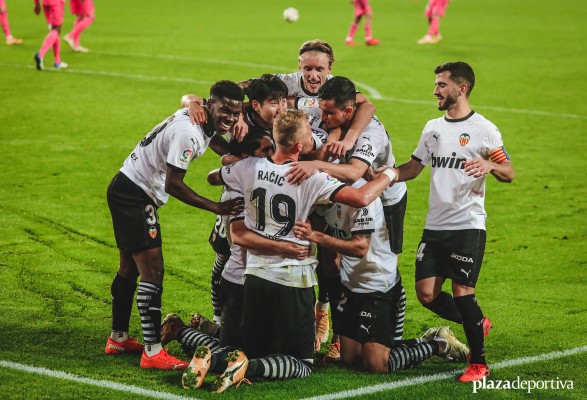 (4-1) El Valencia destroza al Madrid desde los once metros