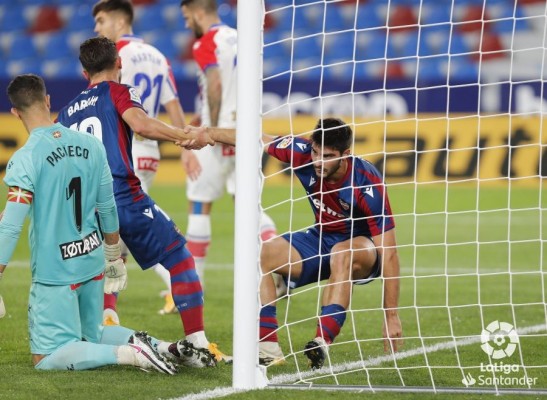 El Levante se estrella contra el muro de siempre y estrena el Ciutat con empate