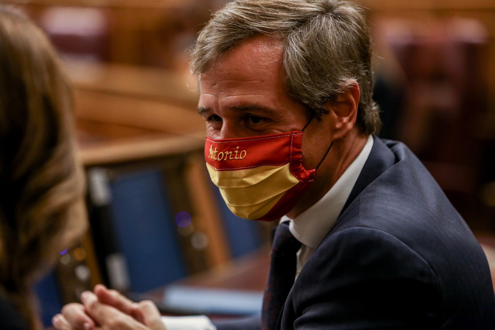 El PP lanza una ofensiva para que el Gobierno baje el IVA de las mascarillas al 4%