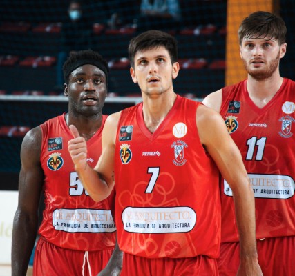 El CB Benicarló domina el partido ante l'Hospitalet con una amplía victoria (46-74)