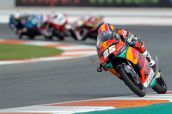 Raúl Fernández se impone en Moto3 por delante de García y Ogura en Cheste