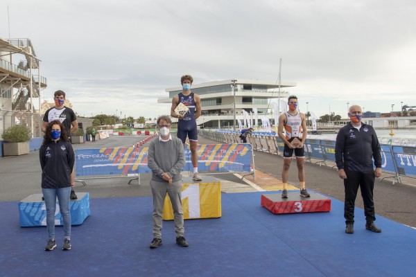 Adrián Sáez y Camila Alonso ganan el Campeonato Autonómico de Triatlón Sprint de Valencia