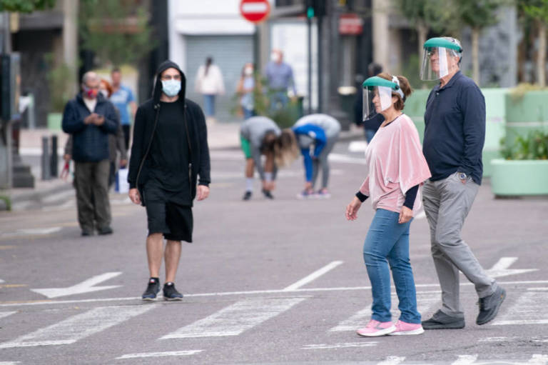 Alicante registra un nuevo récord de contagios diarios con 732 positivos por covid y 10 brotes 