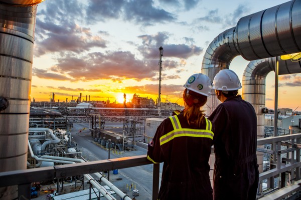 La refinería de BP en Castelló apuesta por la sostenibilidad... pero aumenta sus emisiones