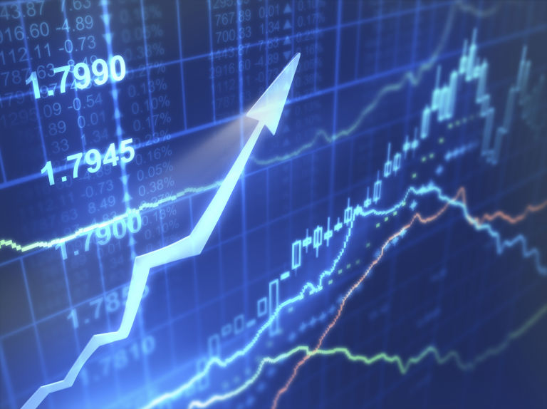 El Ibex 35 reduce las pérdidas semanales al 0,56% tras el 'subidón' de hoy