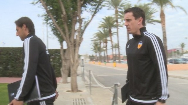 Gary Neville dirige su primer entrenamiento en el Valencia