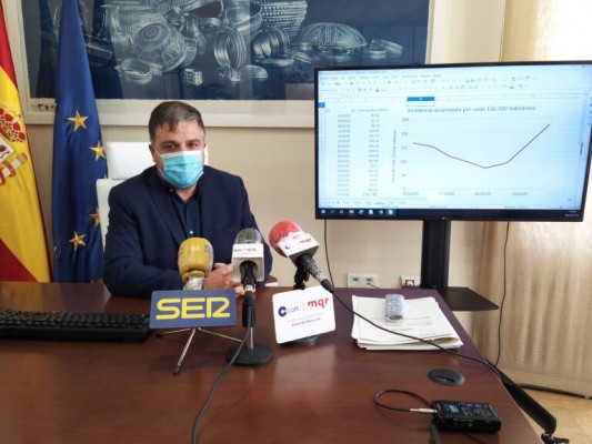 Villena cierra los vestuarios en las instalaciones deportivas y prohíbe el público en competiciones