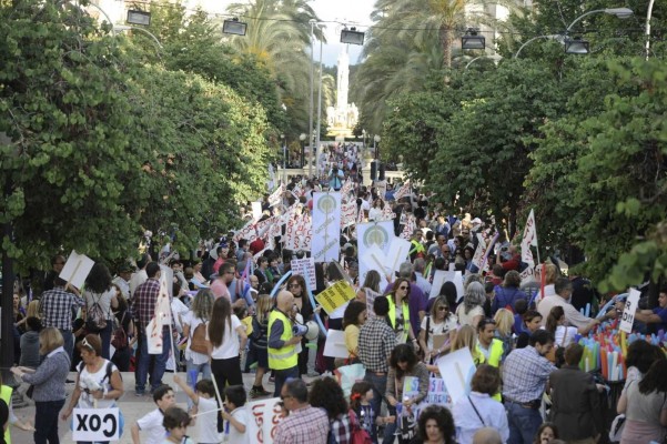 Miles de personas se manifiestan contra el plurilingüismo en Alicante