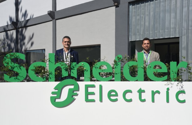 Schneider Electric elige su planta de Meliana para fabricar un nuevo dispositivo conectable 