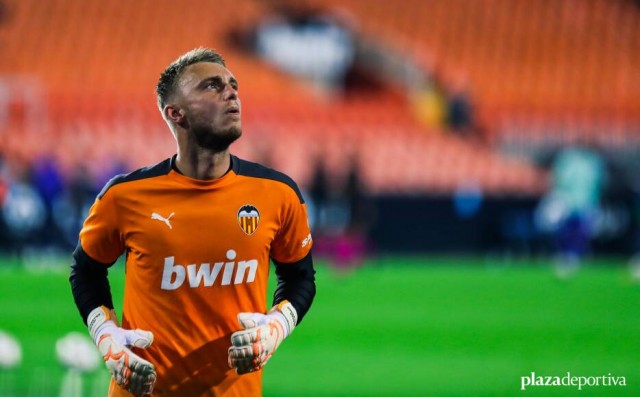 Cillessen se retira del entrenamiento con molestias y es duda ante el Real Madrid