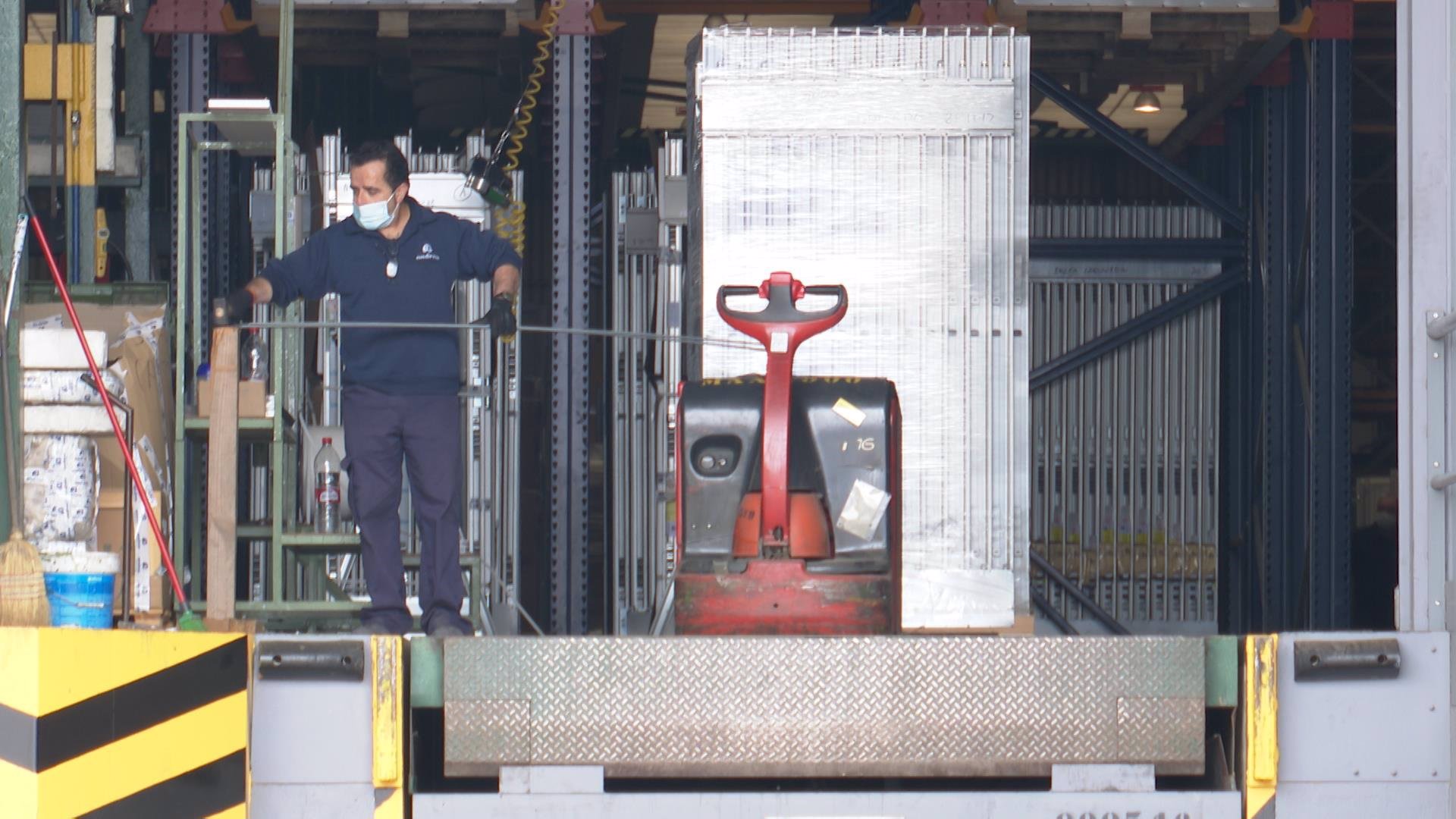 La producción industrial modera su caída anual al 0,6% en septiembre y suma 9 meses en negativo