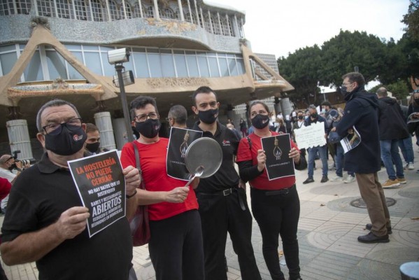 Un plan de cuidados paliativos para la hostelería: ayudas a fondo perdido para los 14 días de cierre