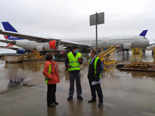 Educación y el aeropuerto de Castellón avanzan para implantar la FP de mantenimiento de aviones