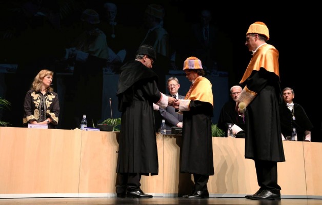 Jordi Garcés, investido doctor honoris causa por la UJI 