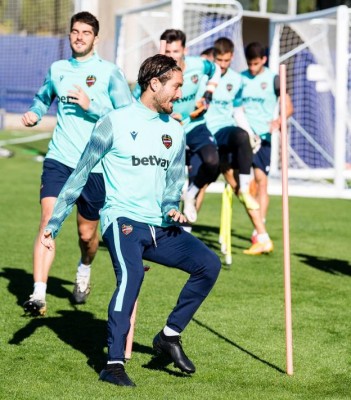 Campaña vuelve a entrenar con el grupo y piensa en el Alavés