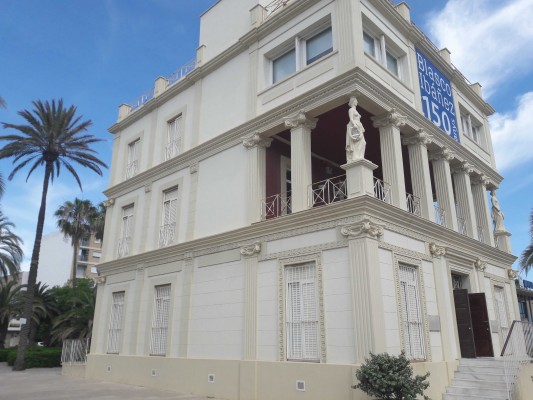 València le limpia la cara al museo de Blasco Ibáñez