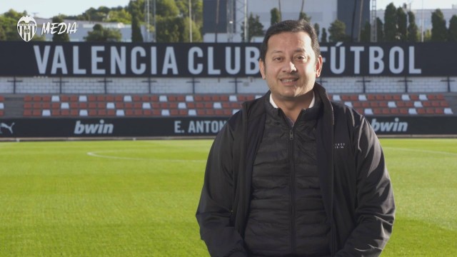Meriton sacude los banquillos en los parones ligueros