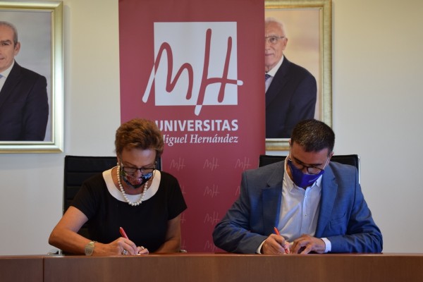 Transvia y la Universidad Miguel Hernández firman una colaboración para el colectivo de la UMH 