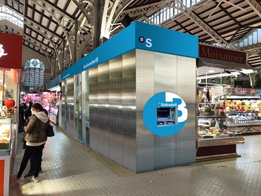 Banco Sabadell abrirá en el Mercado Central de València su primera sucursal 100% autoservicio