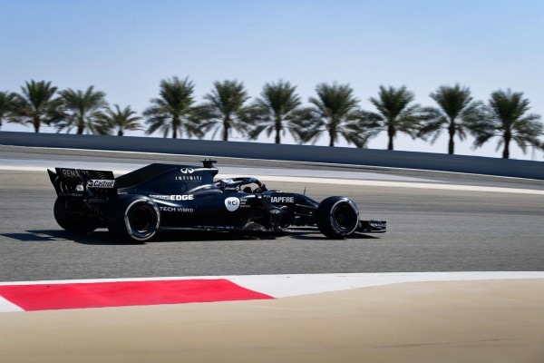 Fernando Alonso rueda más de 500 kilómetros con el R.S.18 en Baréin