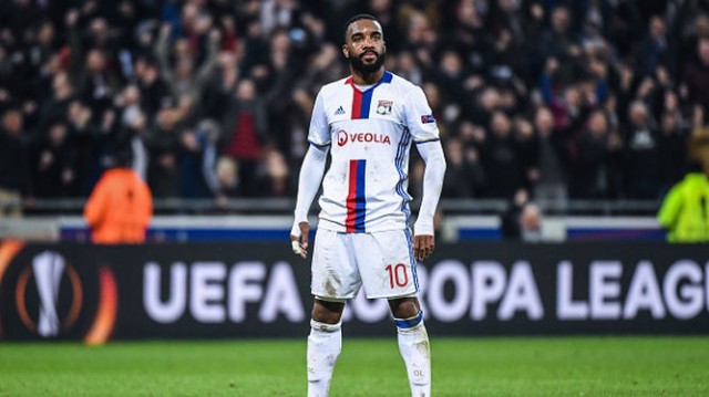 Lacazette confirma su marcha del Lyon y elogia al Atlético de Griezmann