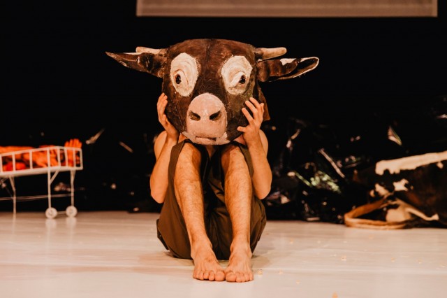 'La vaca que riu': Concienciar sobre la tortura con las herramientas del 'clown'