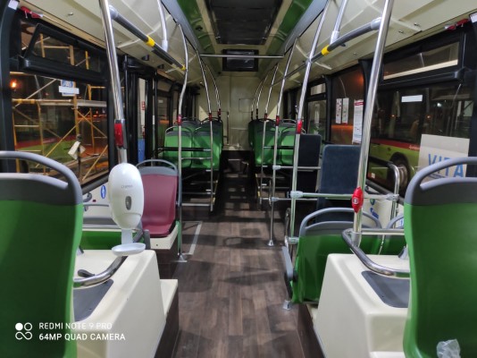 La flota de autobuses urbanos de Elche cuenta desde ahora con dispensadores de hidrogel 