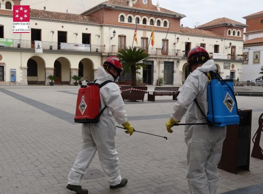 El Consorcio de Bomberos desinfecta Nules y Vinaròs como refuerzo frente a la covid-19