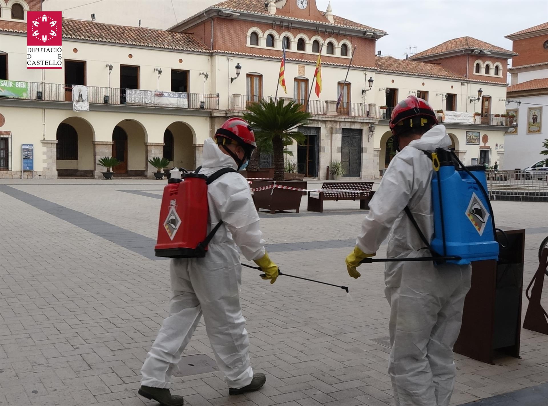 El Consorcio de Bomberos desinfecta Nules y Vinaròs como refuerzo frente a la covid-19