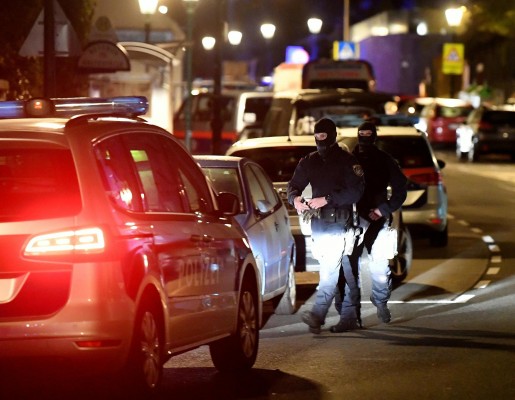 Un muerto y varios heridos de gravedad en una serie de ataques terroristas en Viena