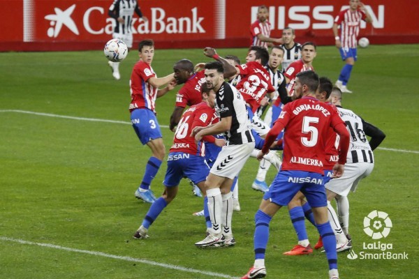 El Castellón sigue negado de cara a gol y cosecha su quinta derrota consecutiva (1-0)