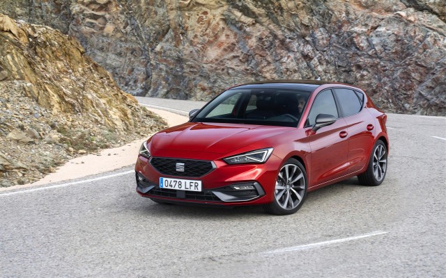 Seat lidera el mercado español en octubre y Dacia sitúa al Sandero como el modelo más vendido